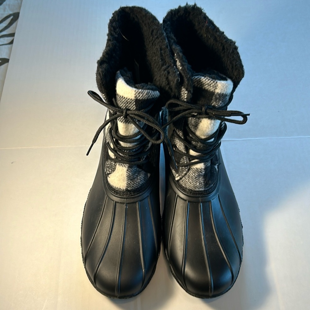 Gypsy Jazz “ Slush “  Black and White Plaid Boots   Size Womens 11